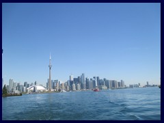 Harbourfront and Toronto Islands 069 - downtown skyline with CN Tower